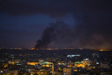 Smoke from an Israeli strike rises over Gaza City, July 25, 2014. (Photo: Wissam Nassar / The New York Times)