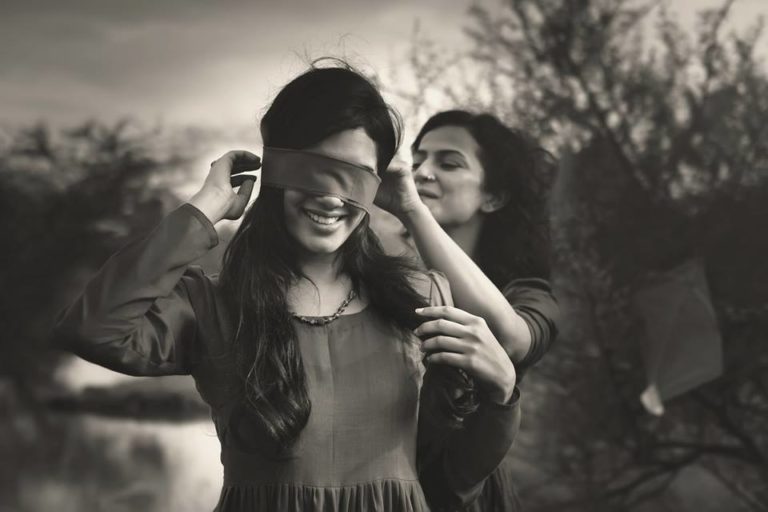photographer-tells-tragic-indian-lesbian-story-through-30-heartbreaking-photos-11