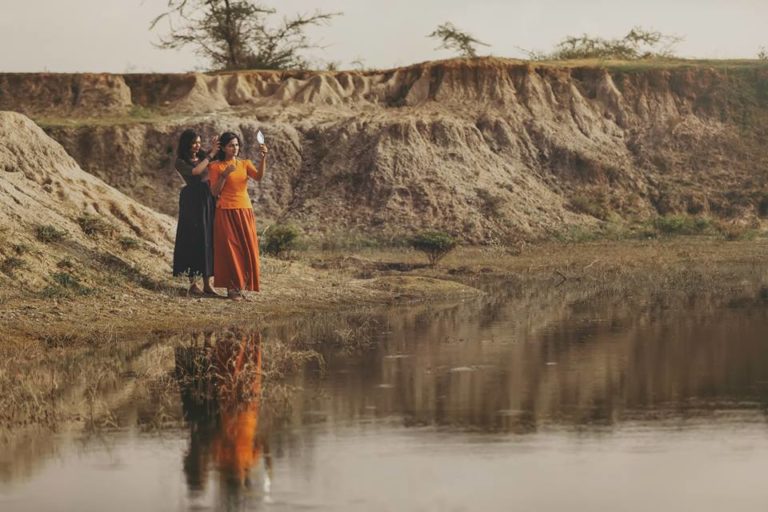 photographer-tells-tragic-indian-lesbian-story-through-30-heartbreaking-photos-19