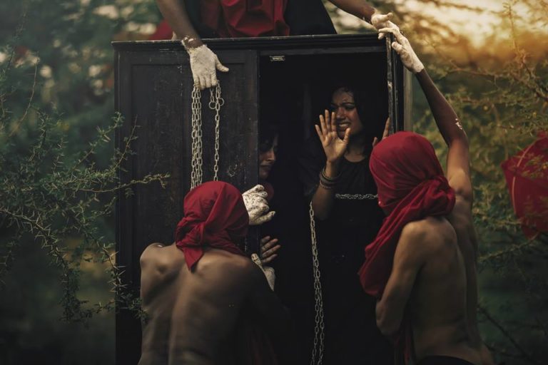 photographer-tells-tragic-indian-lesbian-story-through-30-heartbreaking-photos-26