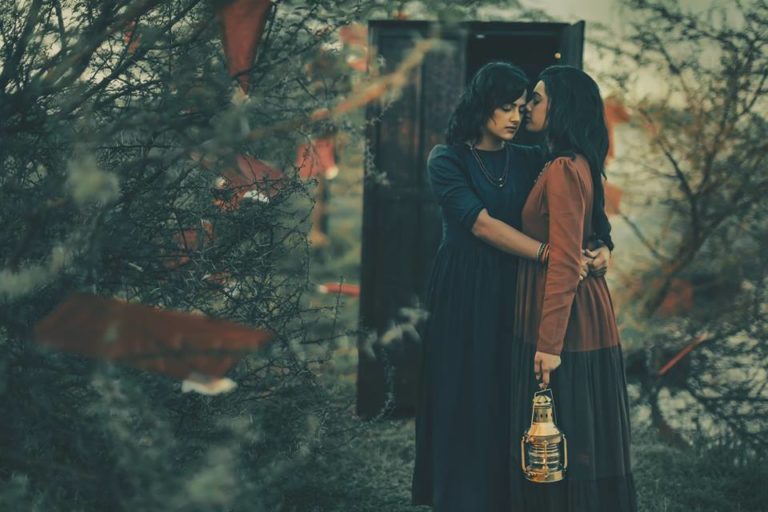 photographer-tells-tragic-indian-lesbian-story-through-30-heartbreaking-photos-5