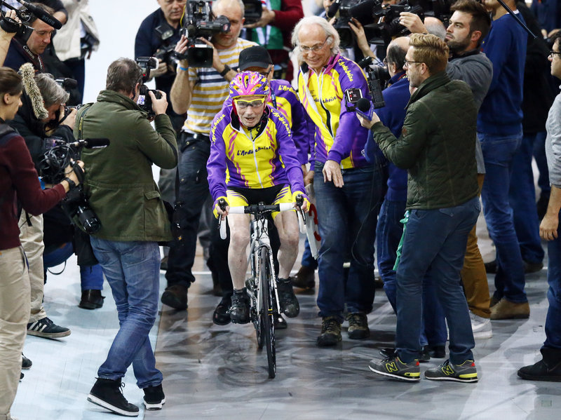 A Cyclist of 105 years old Rode 14 Miles in One Hour