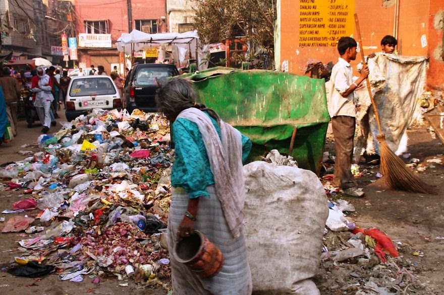 Dumping In The Streets Of New Delhi