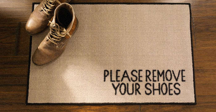 please-remove-your-shoes