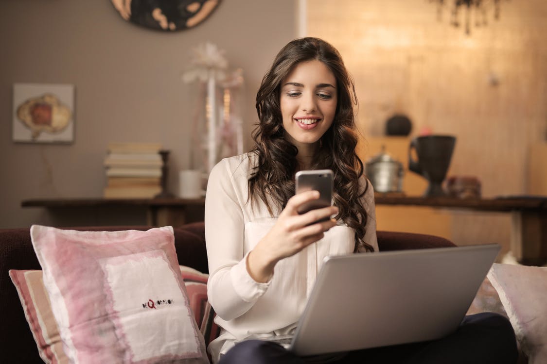 girl texting couch