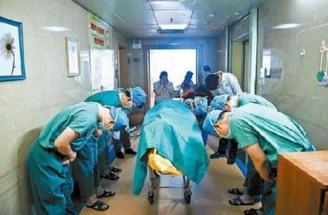 6. Chinese doctors bowing down to an 11-year-old boy with brain cancer who saved several lives by donating his organs.