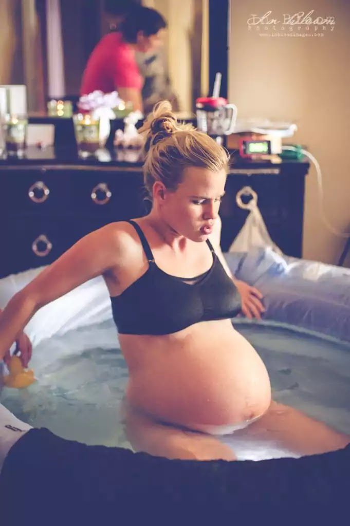 Stunning Pictures Of Water Birth-17