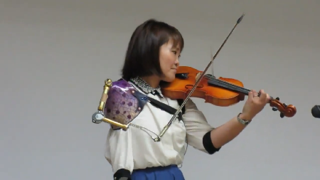 Manami Ito Impressive Video Of Amazing Woman Playing Violin With A Prosthetic Arm