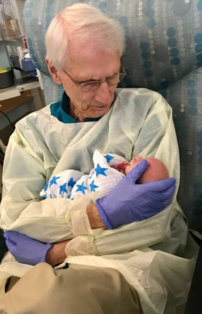 81-Year-Old Grandpa Who Loves To Cuddle Babies Every Day Donates One Million Dollars To Hospital - 2
