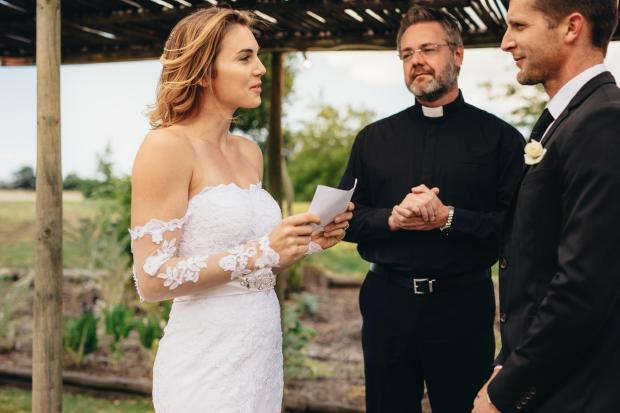 This Bride Reads Out Her Future Husband’s Cheating Texts At Their Wedding